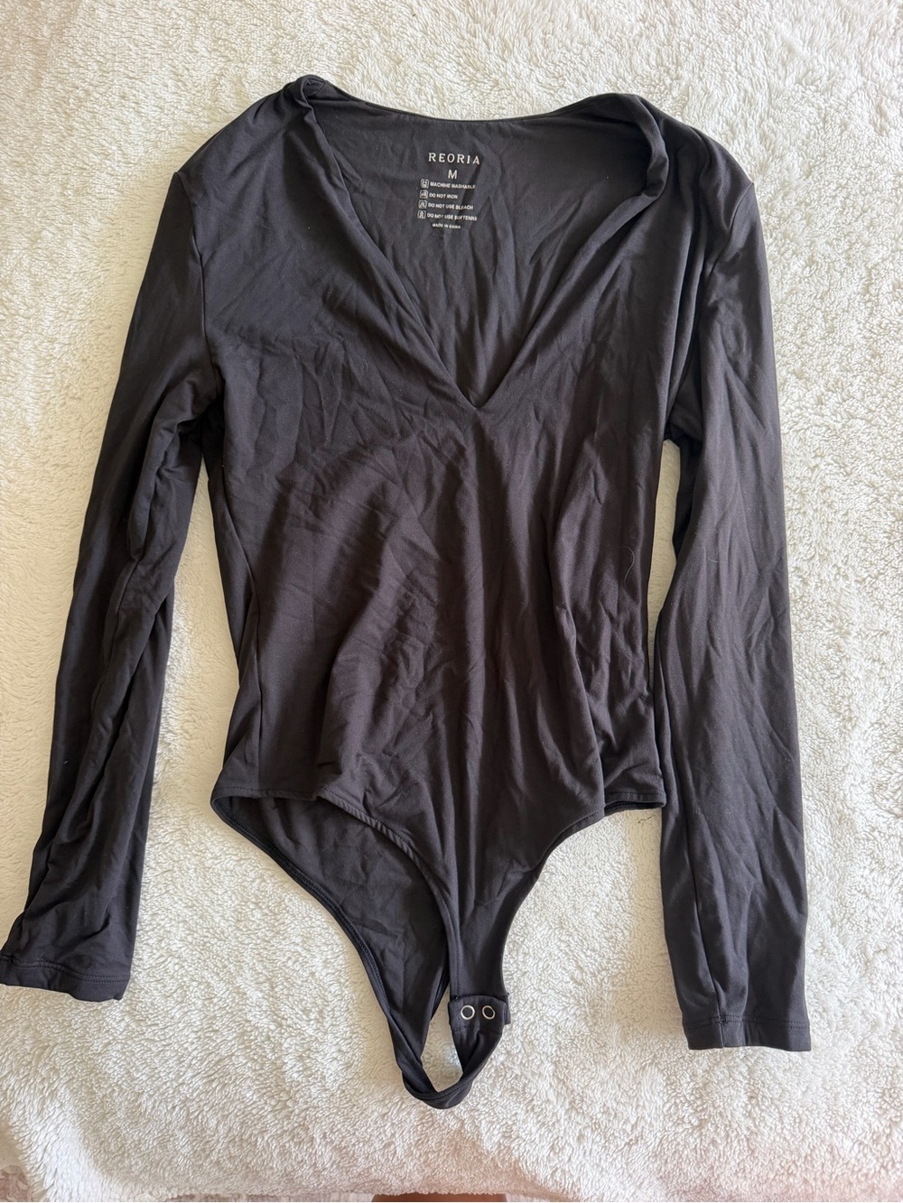 ReoRia Black Long-Sleeve V-Neck Bodysuit